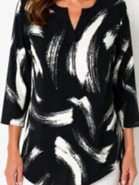Chico's Black & White Brushstroke V-Neck Tunic